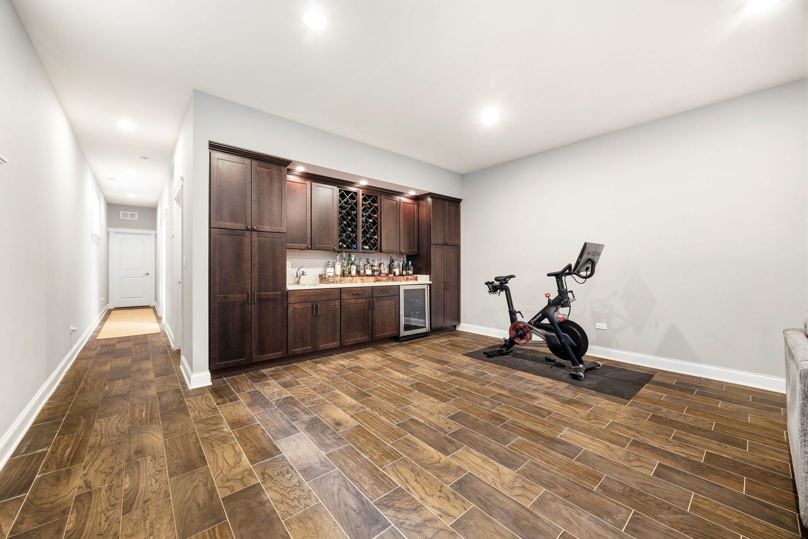 2414 W Berteau Avenue