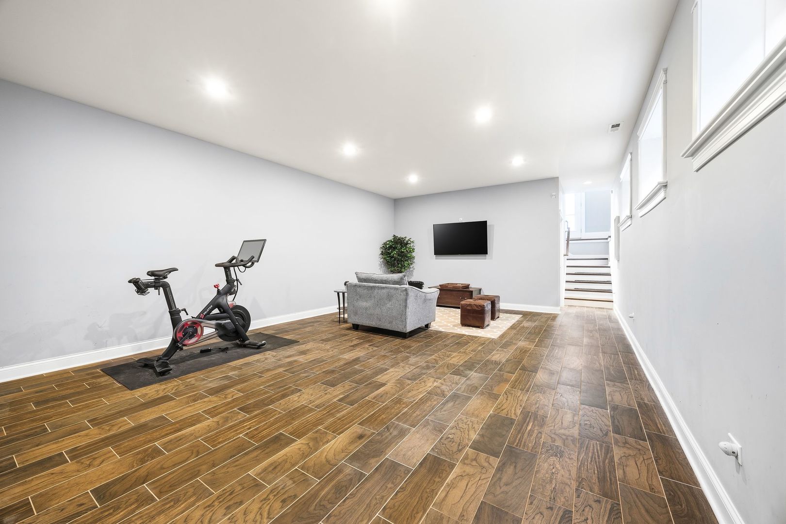 2414 W Berteau Avenue