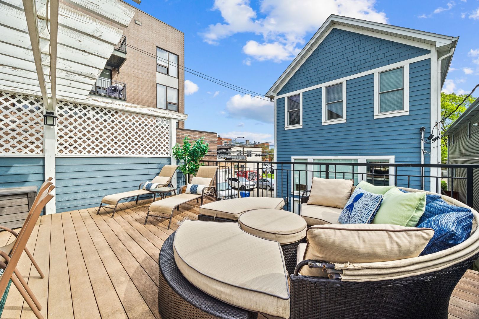 2414 W Berteau Avenue