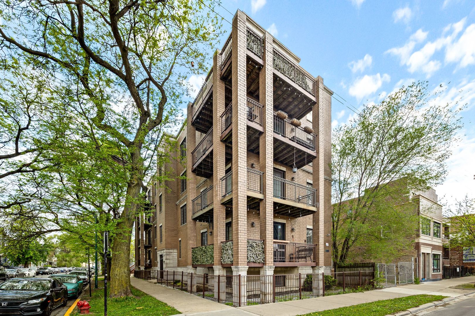 3435 W Belmont Avenue Unit: 1S