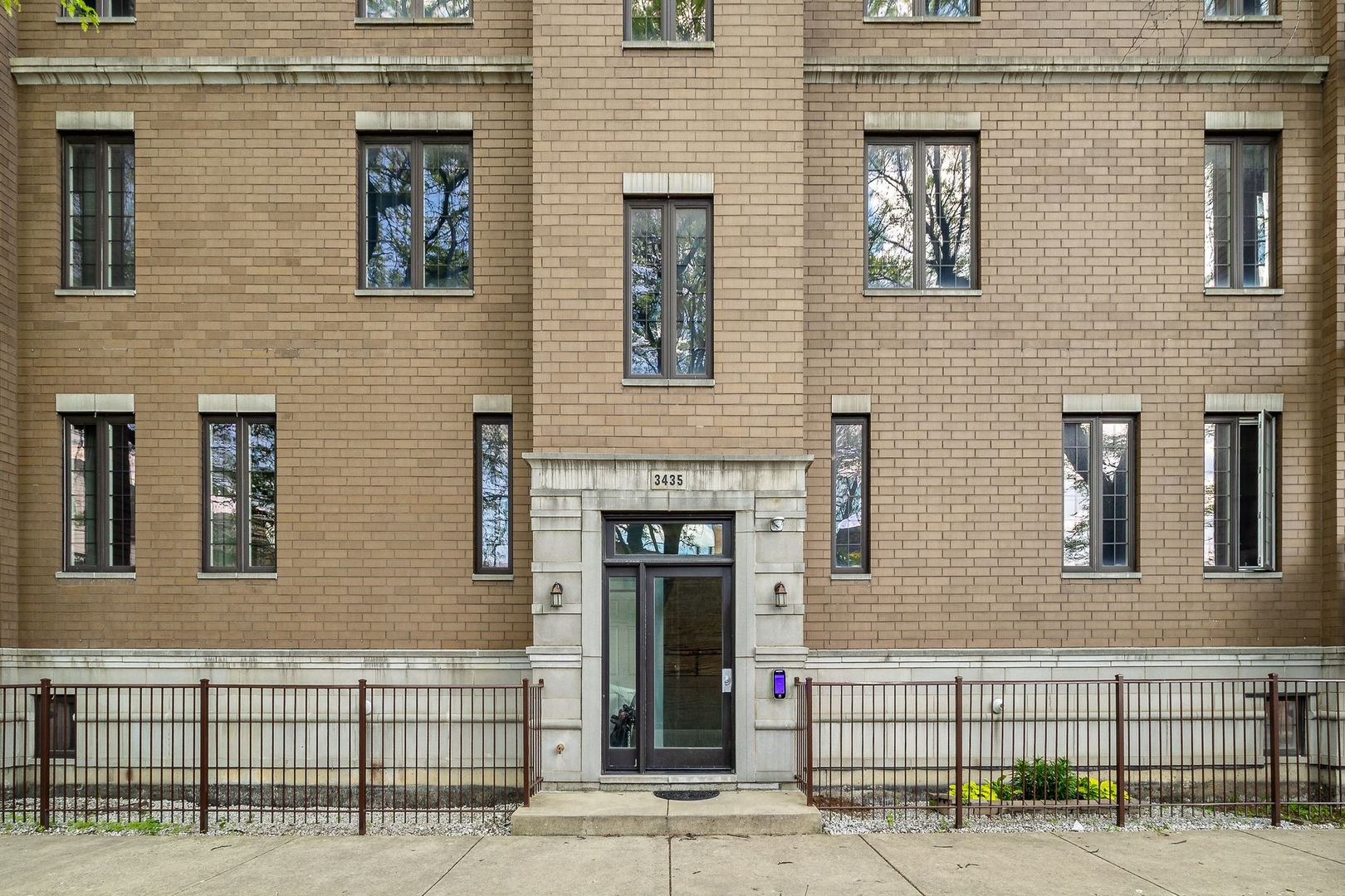3435 W Belmont Avenue Unit: 1S