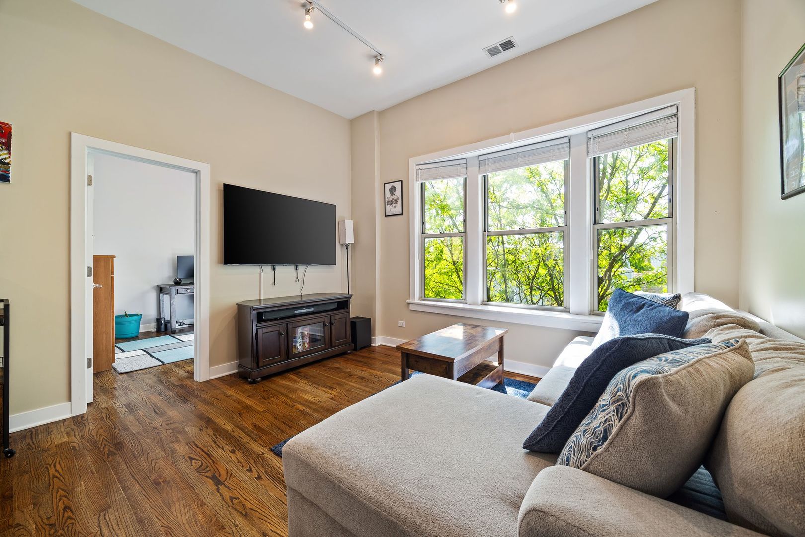 4055 N Wolcott Avenue Unit: 3S