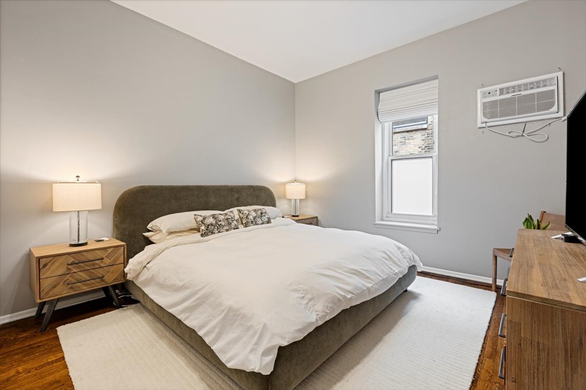 813 W Oakdale Avenue Unit: 1W