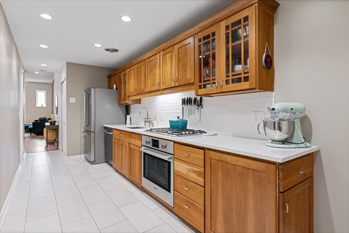 813 W Oakdale Avenue Unit: 1W