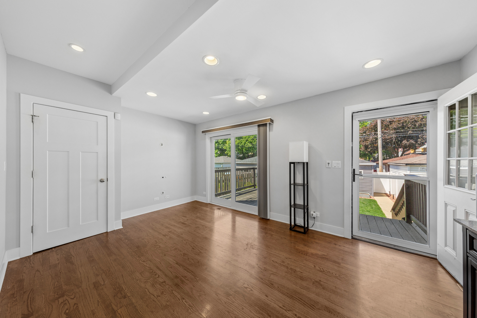 925 Harlem Avenue