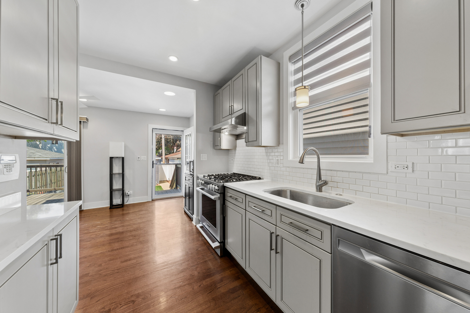 925 Harlem Avenue