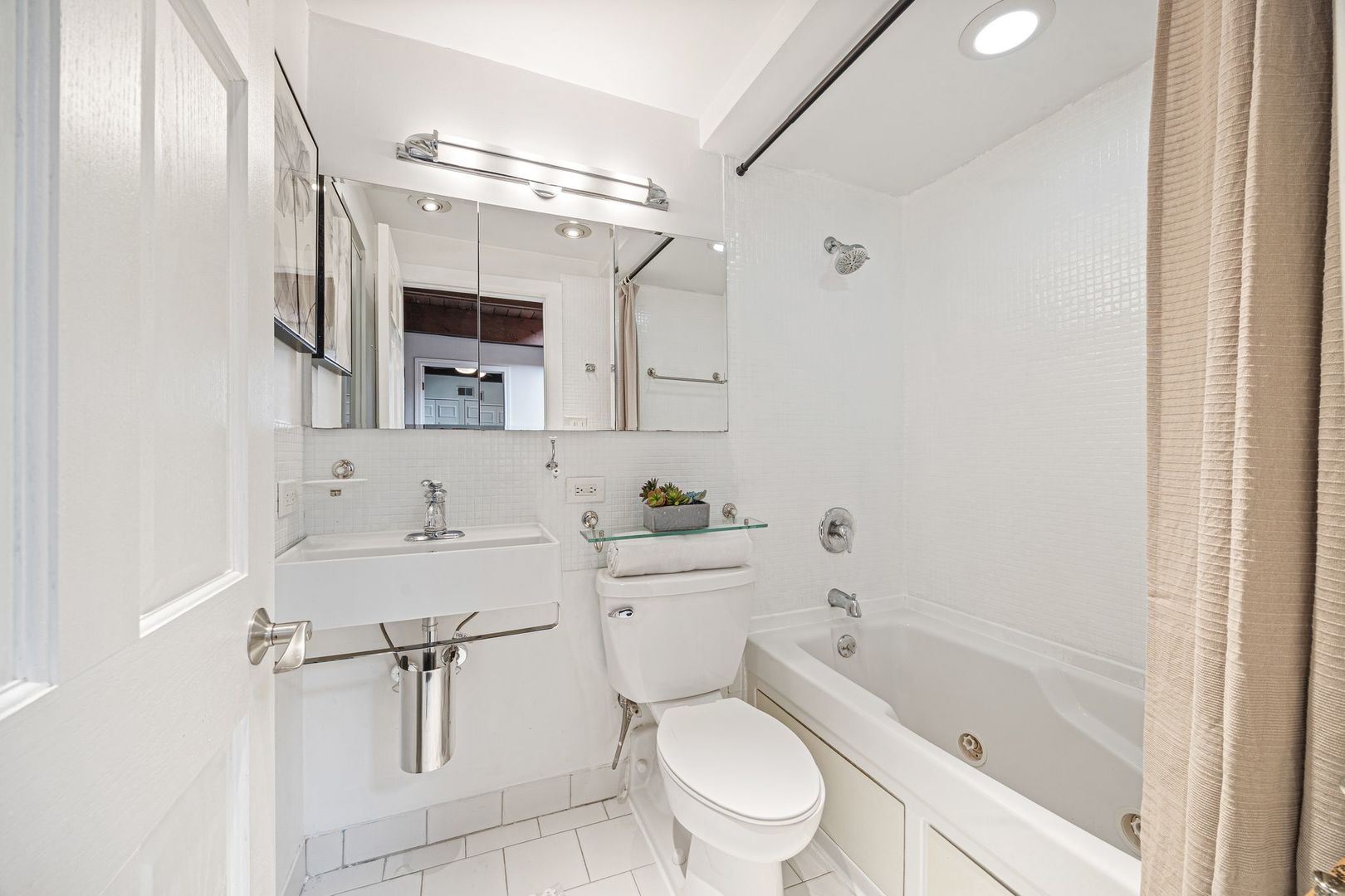 2735 N Mildred Avenue Unit: 2