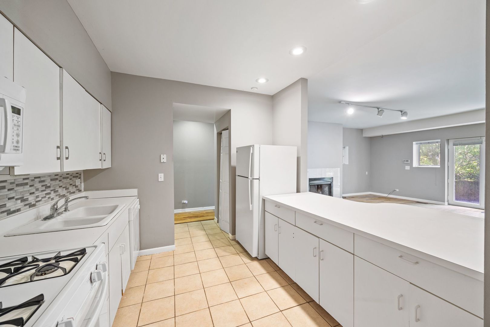 730 W Schubert Avenue Unit: G