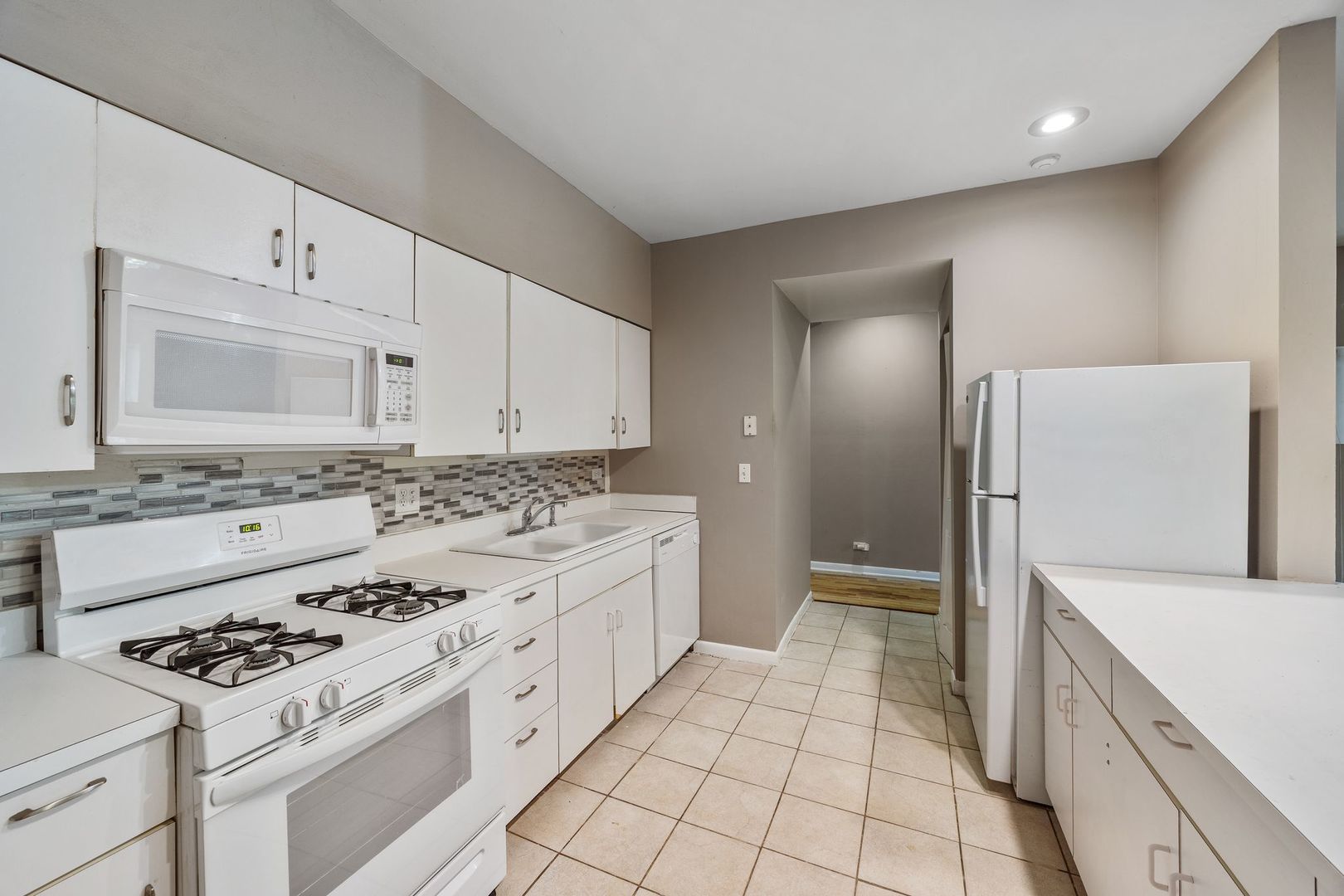730 W Schubert Avenue Unit: G