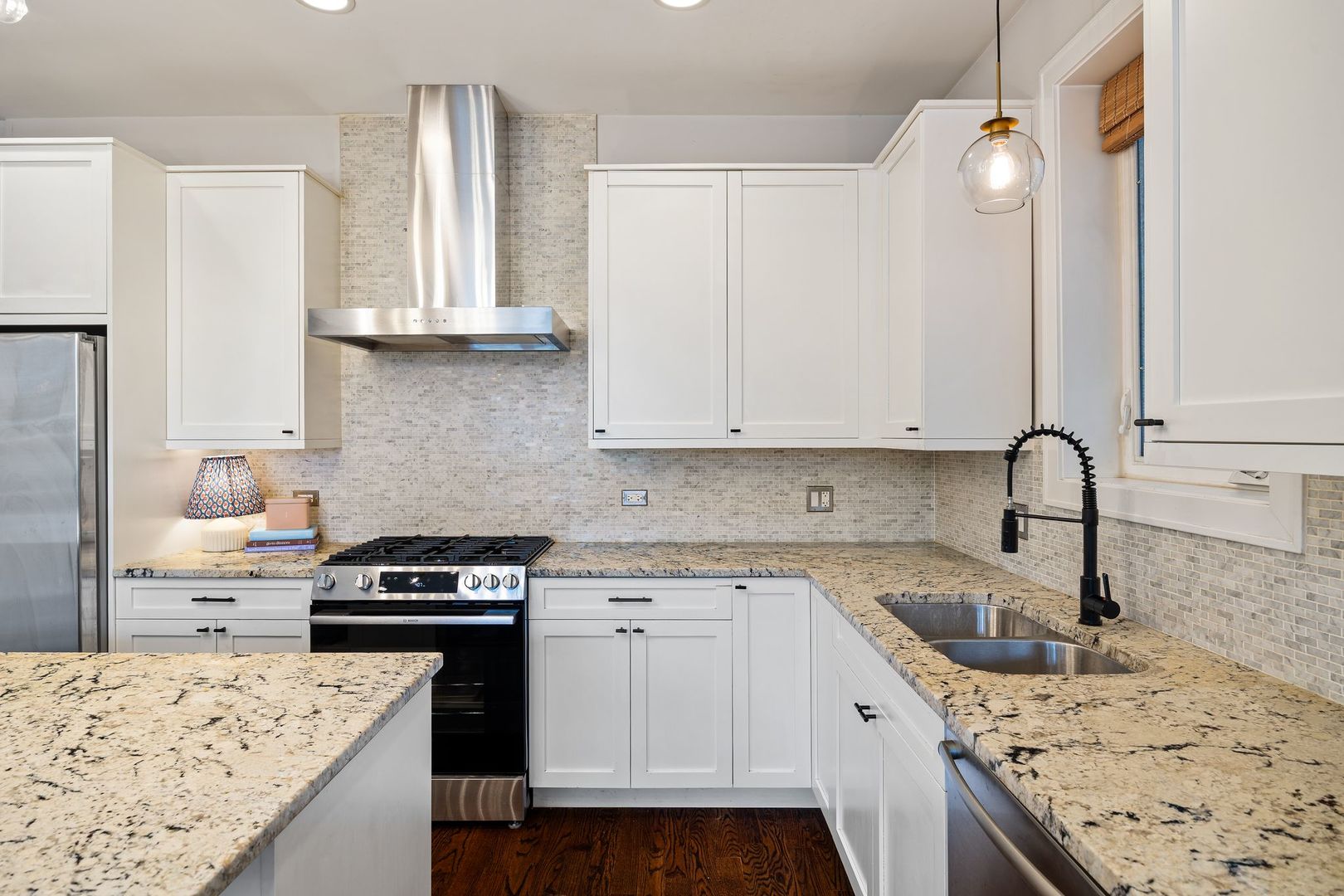 4042 N WESTERN Avenue Unit: 1N