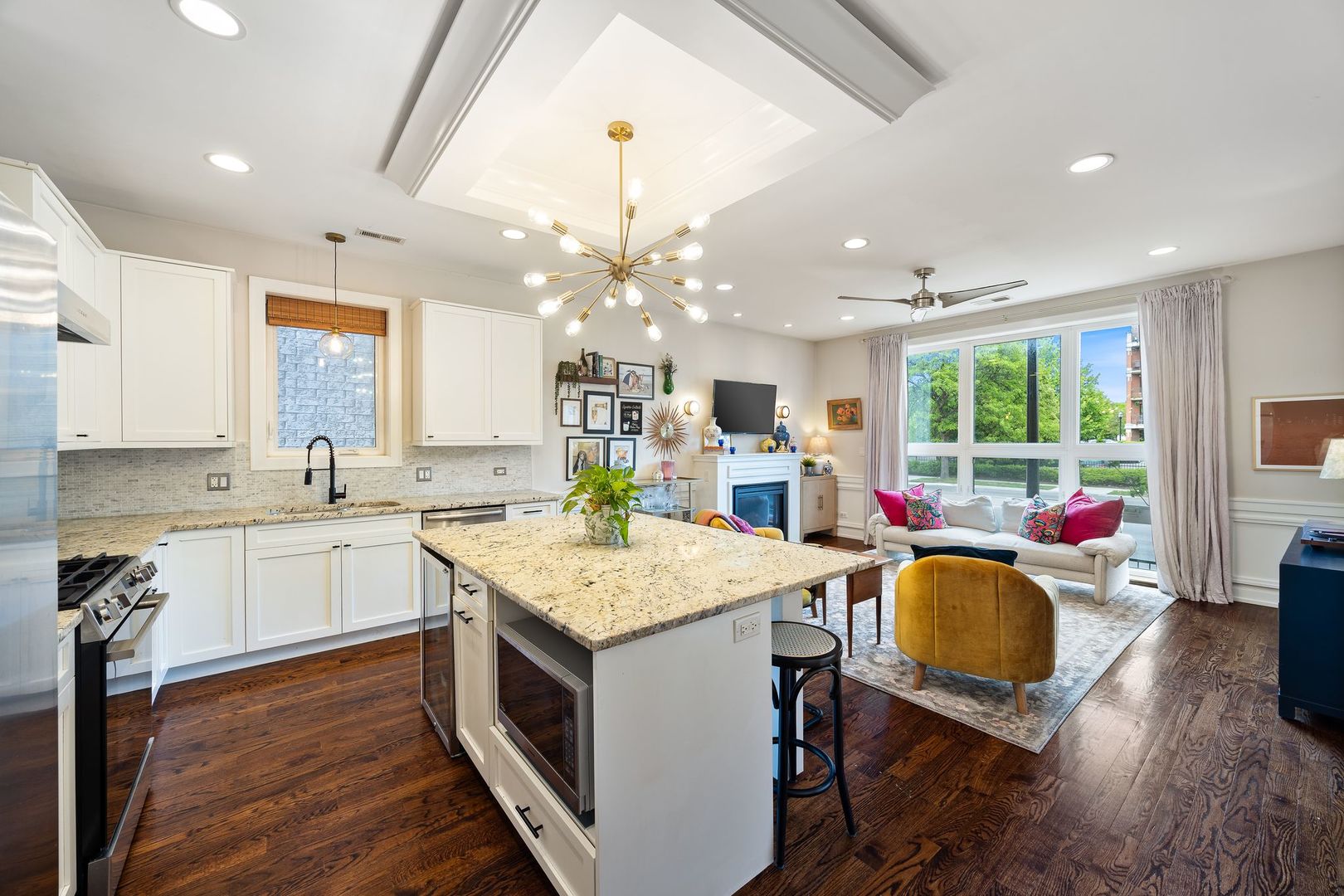 4042 N WESTERN Avenue Unit: 1N