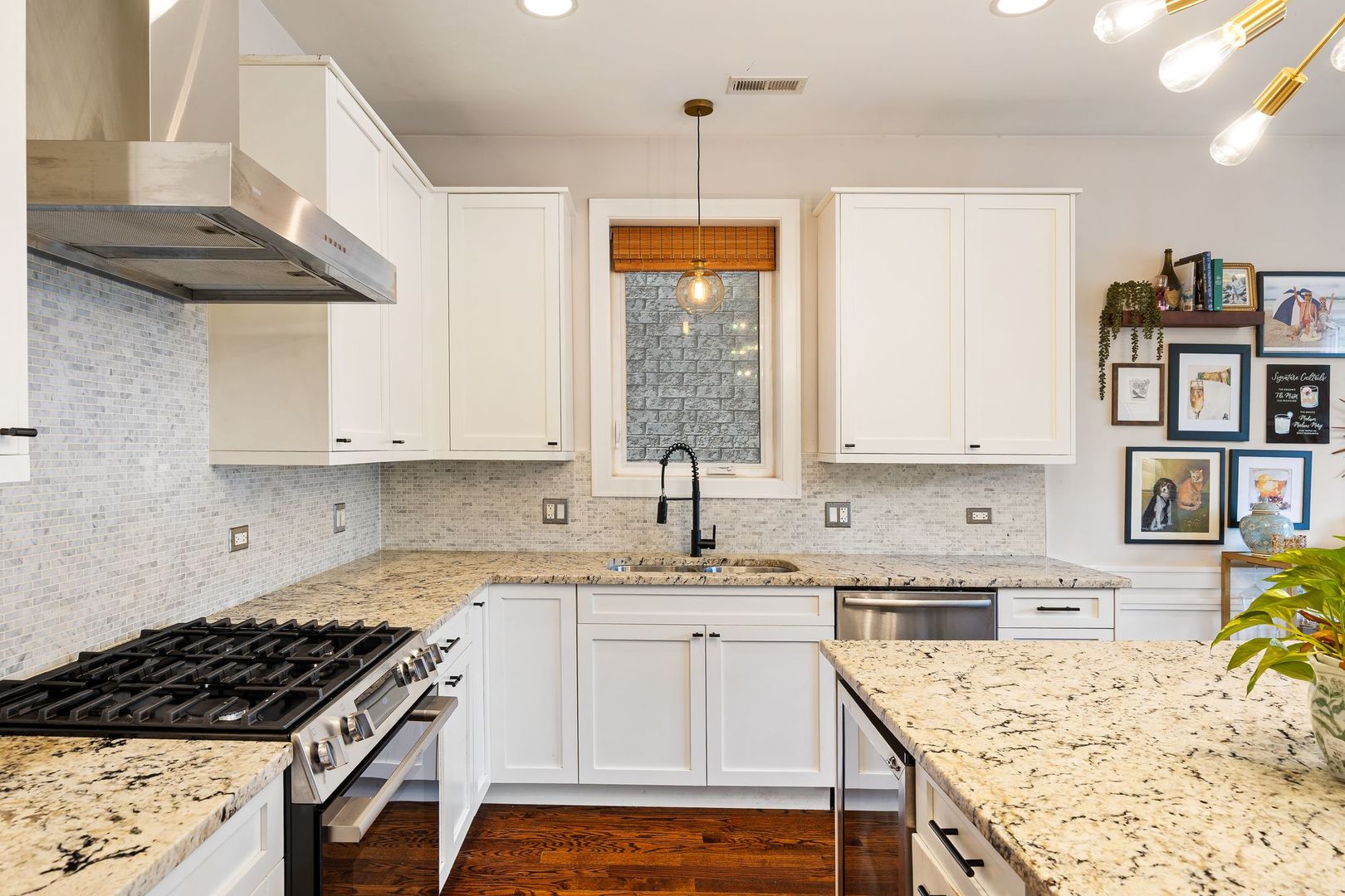 4042 N WESTERN Avenue Unit: 1N