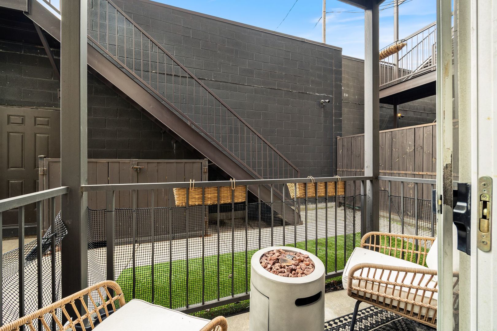 4042 N WESTERN Avenue Unit: 1N