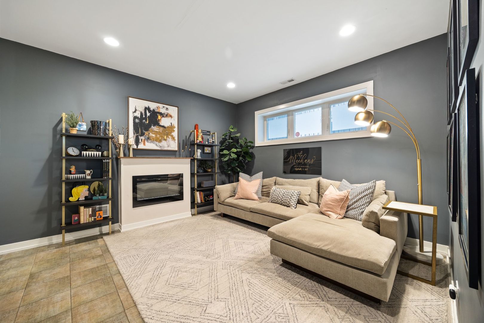 4042 N WESTERN Avenue Unit: 1N
