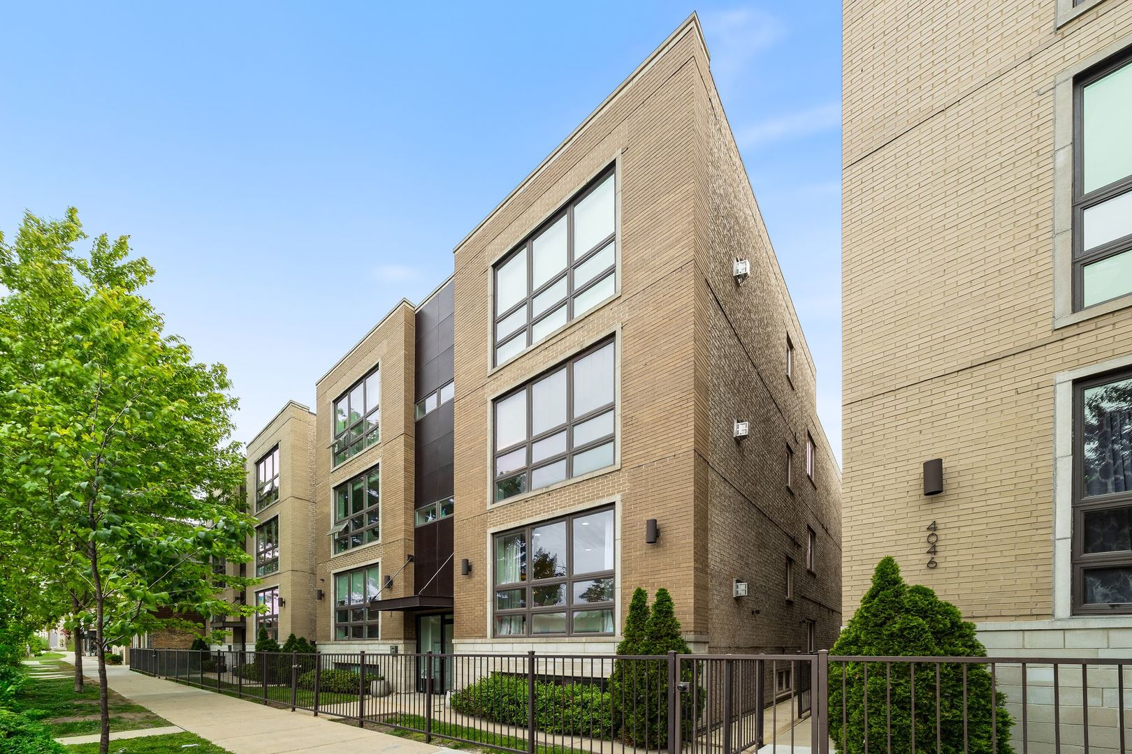 4042 N WESTERN Avenue Unit: 1N