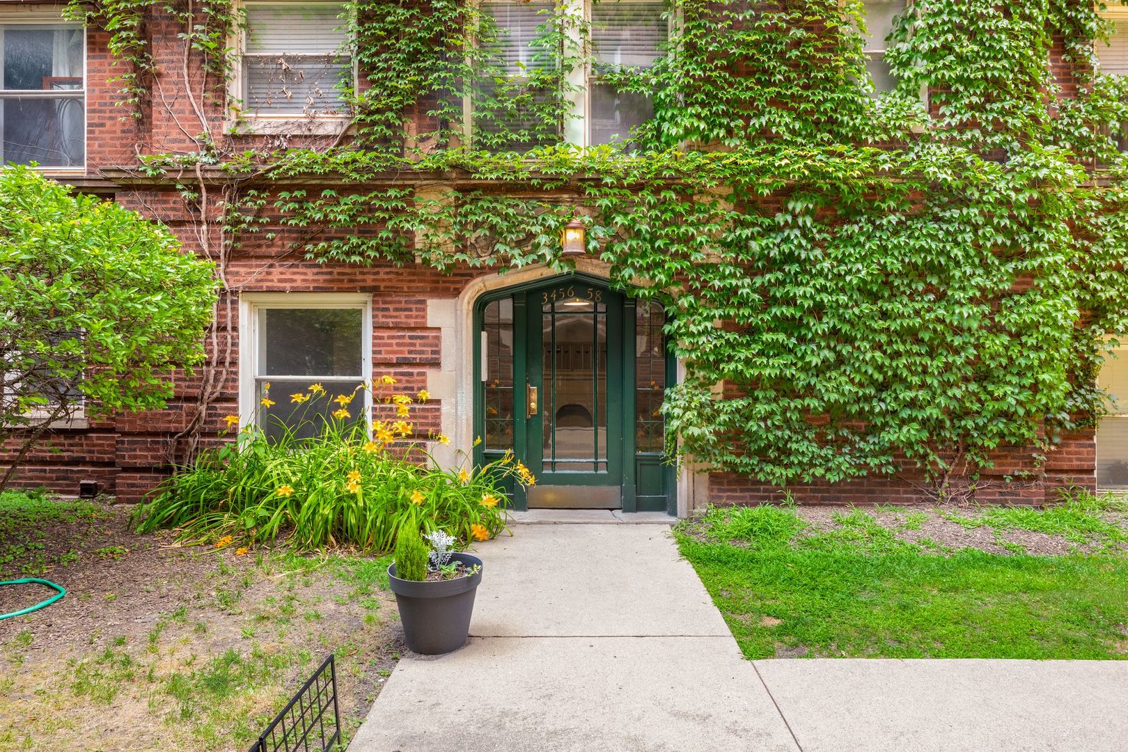 3456 N Janssen Avenue Unit: F2