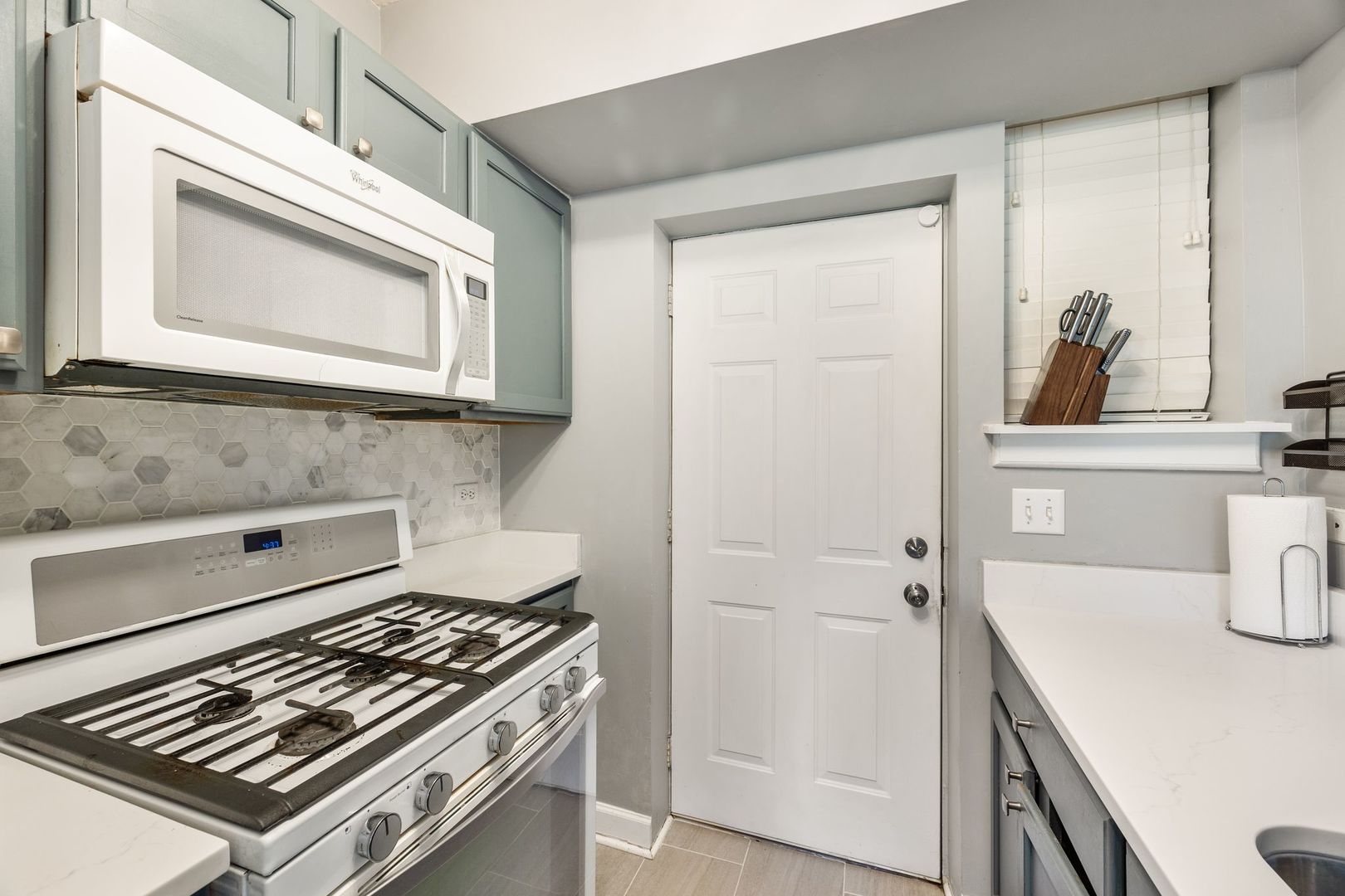 3456 N Janssen Avenue Unit: F2