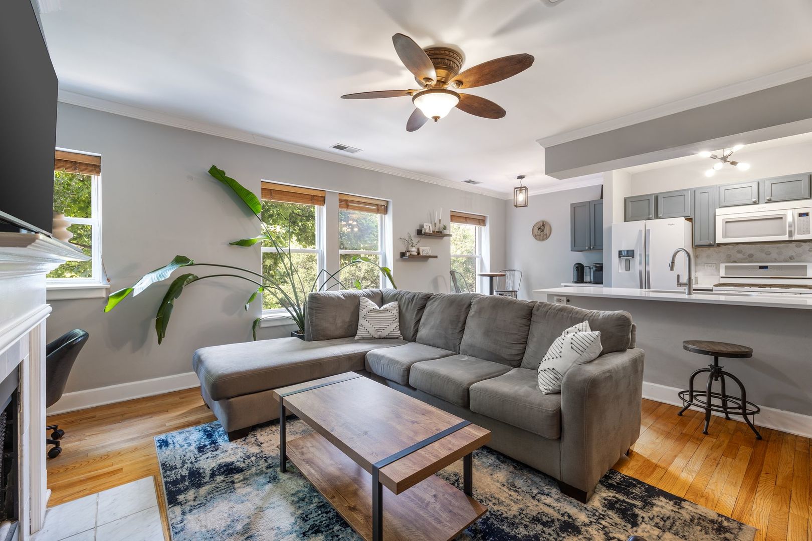 3456 N Janssen Avenue Unit: F2