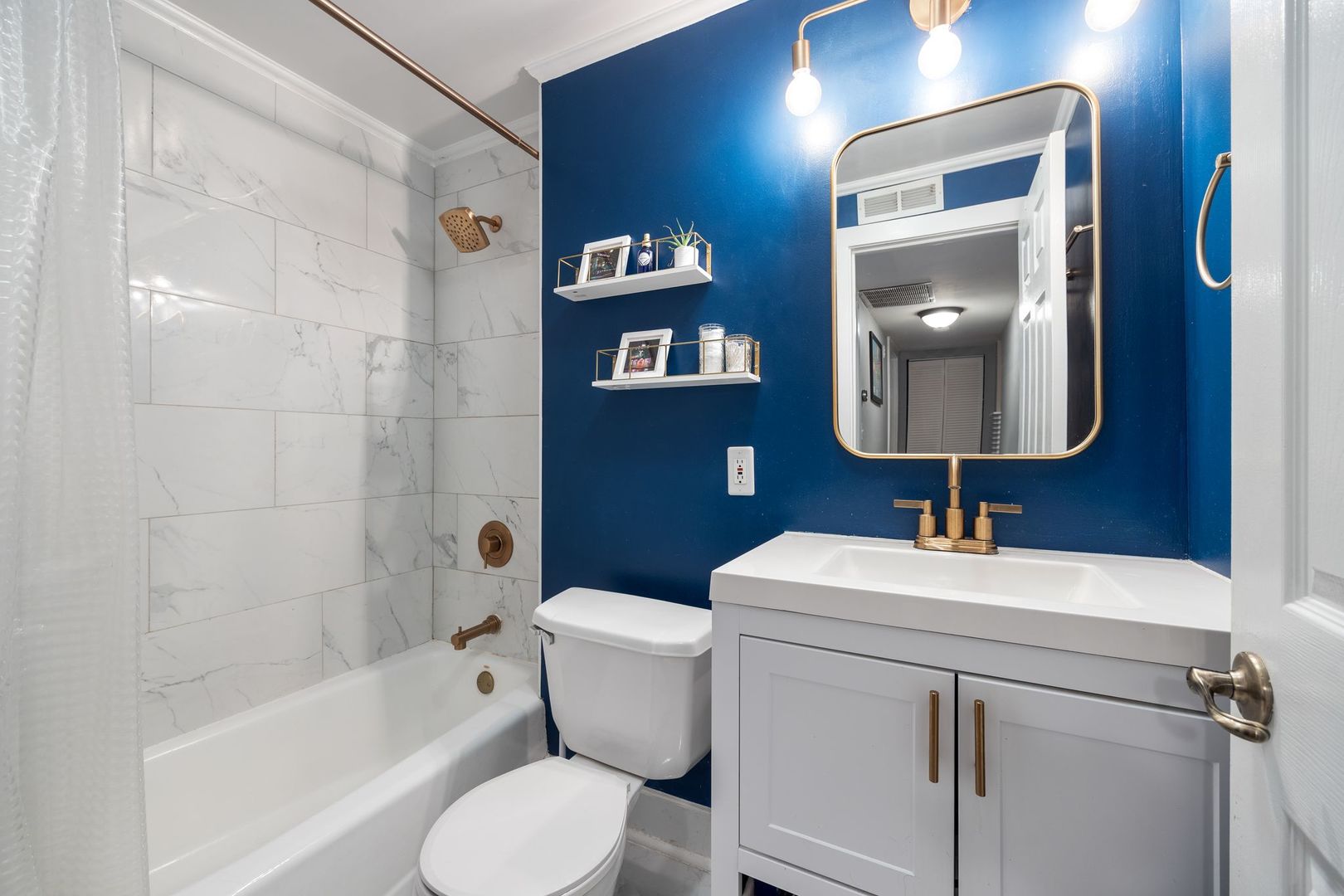 3456 N Janssen Avenue Unit: F2