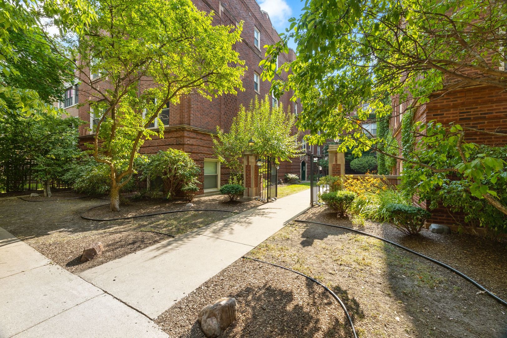 3456 N Janssen Avenue Unit: F2