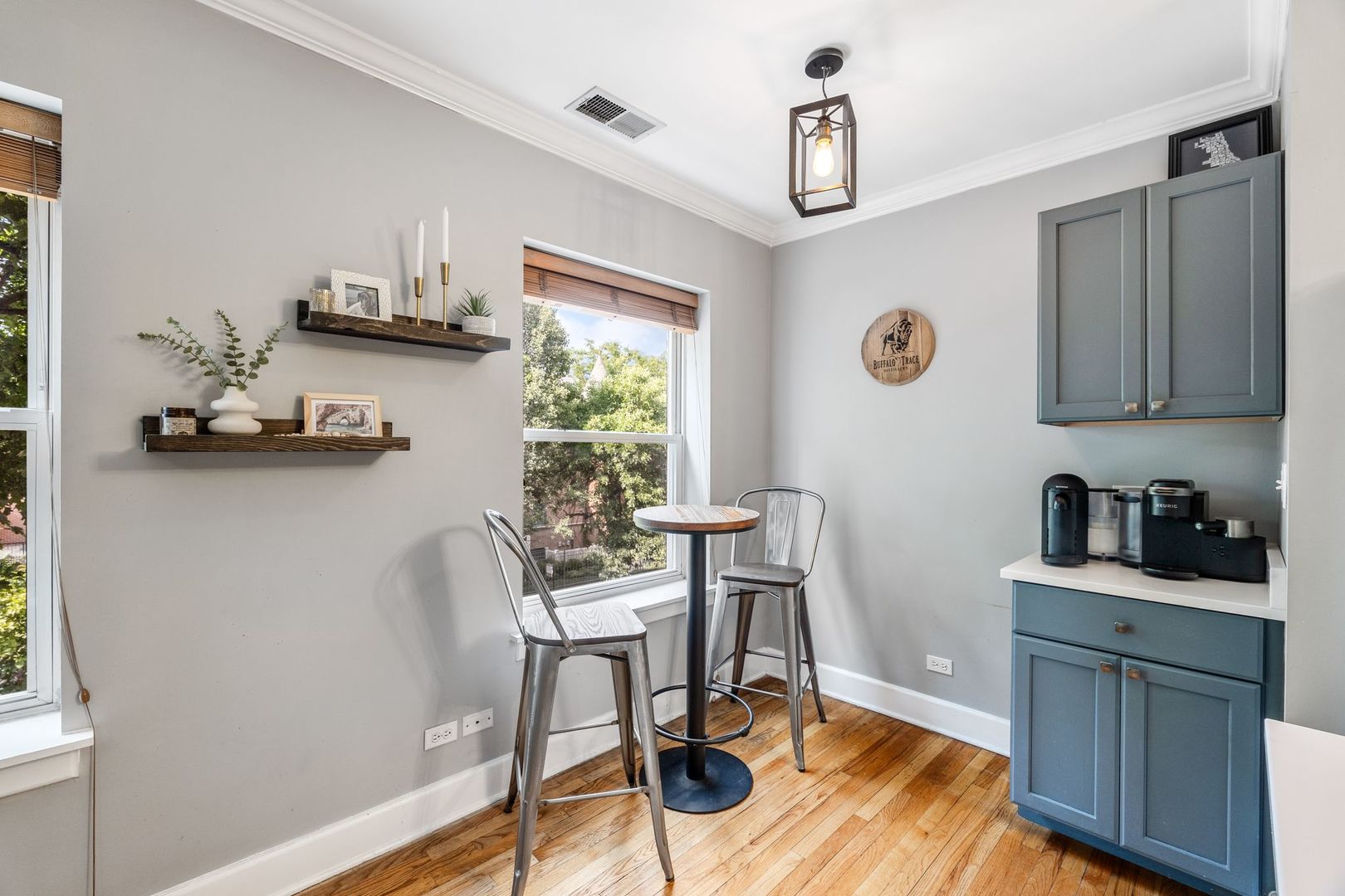 3456 N Janssen Avenue Unit: F2