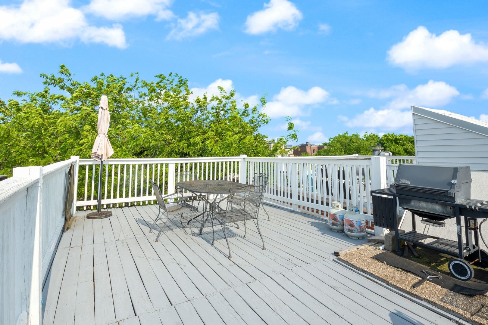 3456 N Janssen Avenue Unit: F2