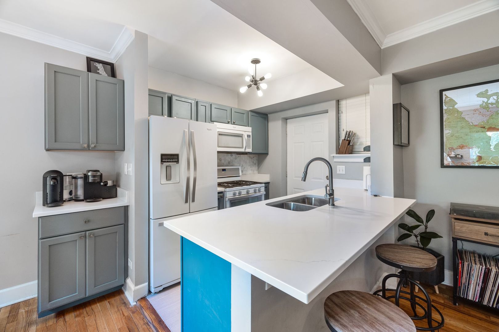 3456 N Janssen Avenue Unit: F2
