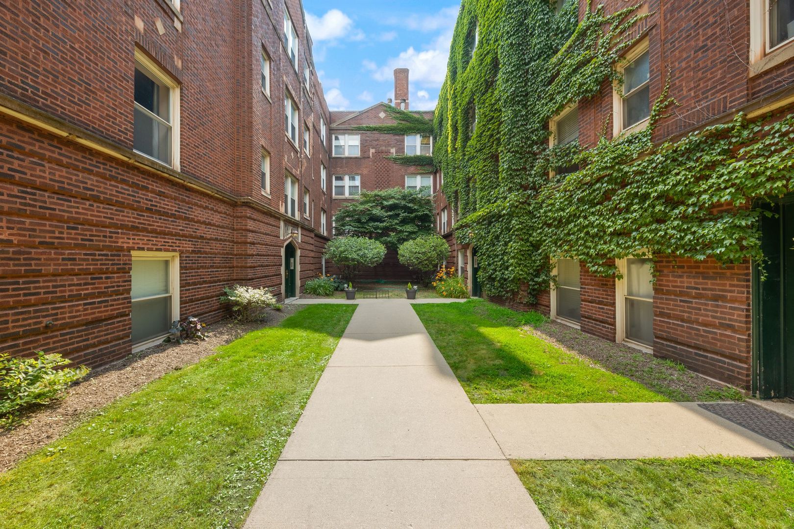3456 N Janssen Avenue Unit: F2