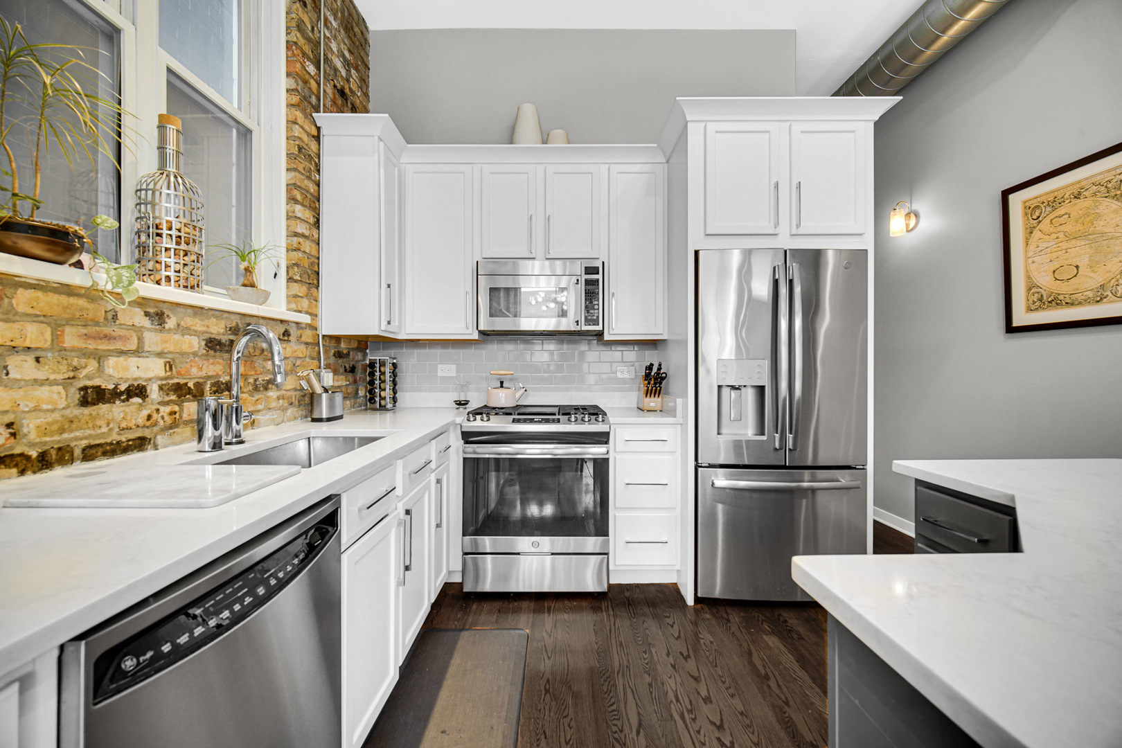 1454 W Fullerton Avenue Unit: 2