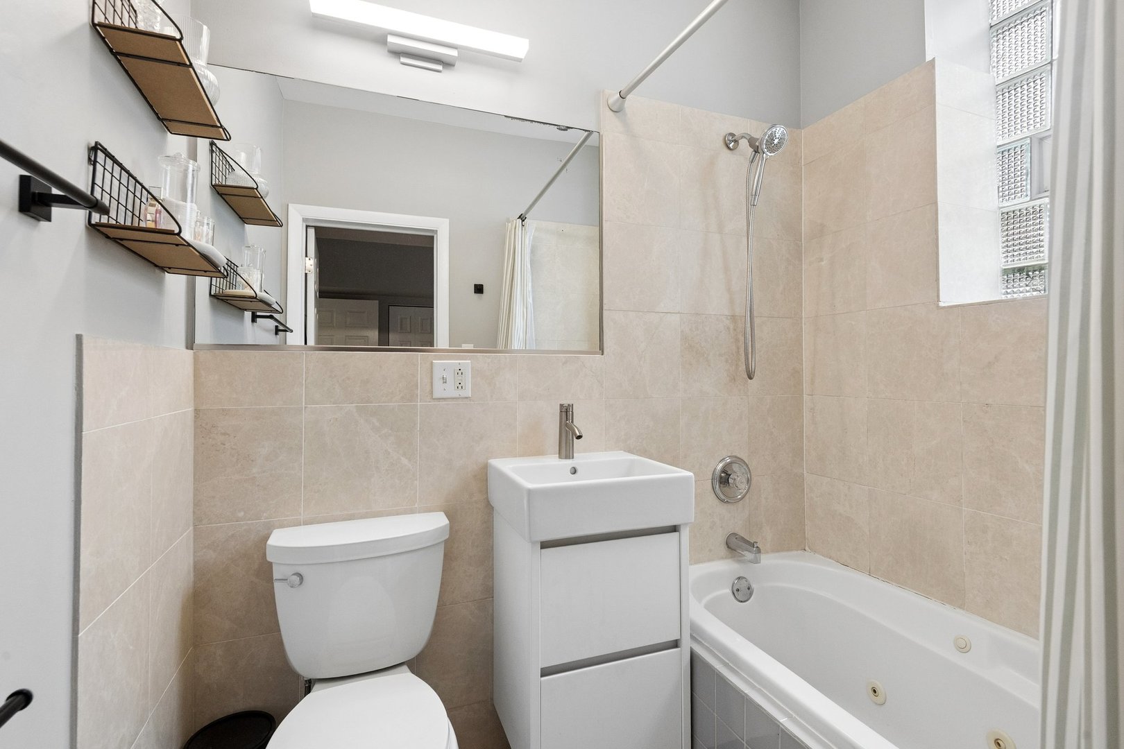 2747 N Spaulding Avenue Unit: 2