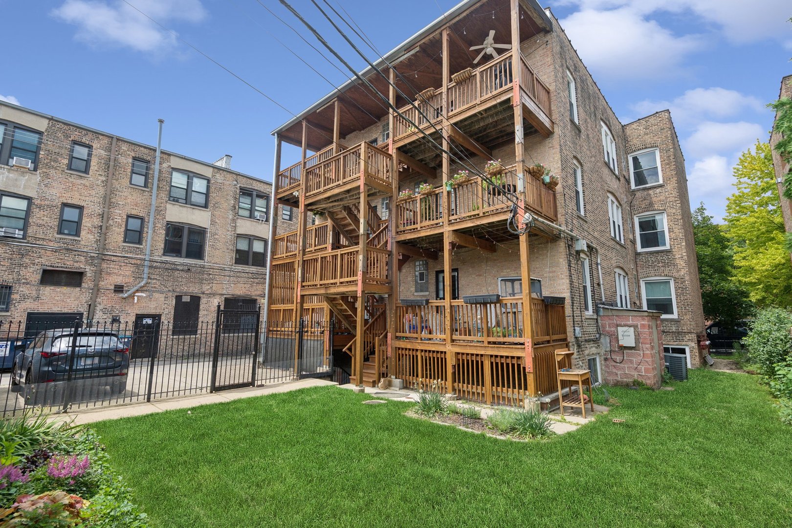 2747 N Spaulding Avenue Unit: 2