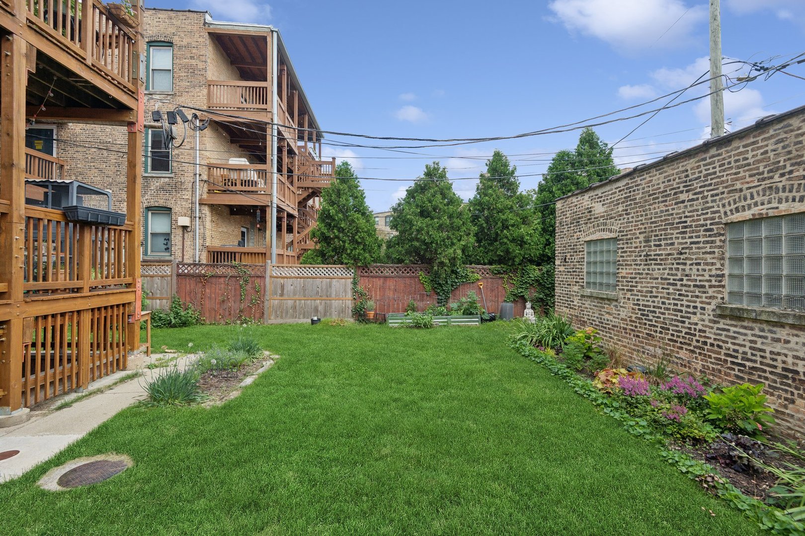 2747 N Spaulding Avenue Unit: 2