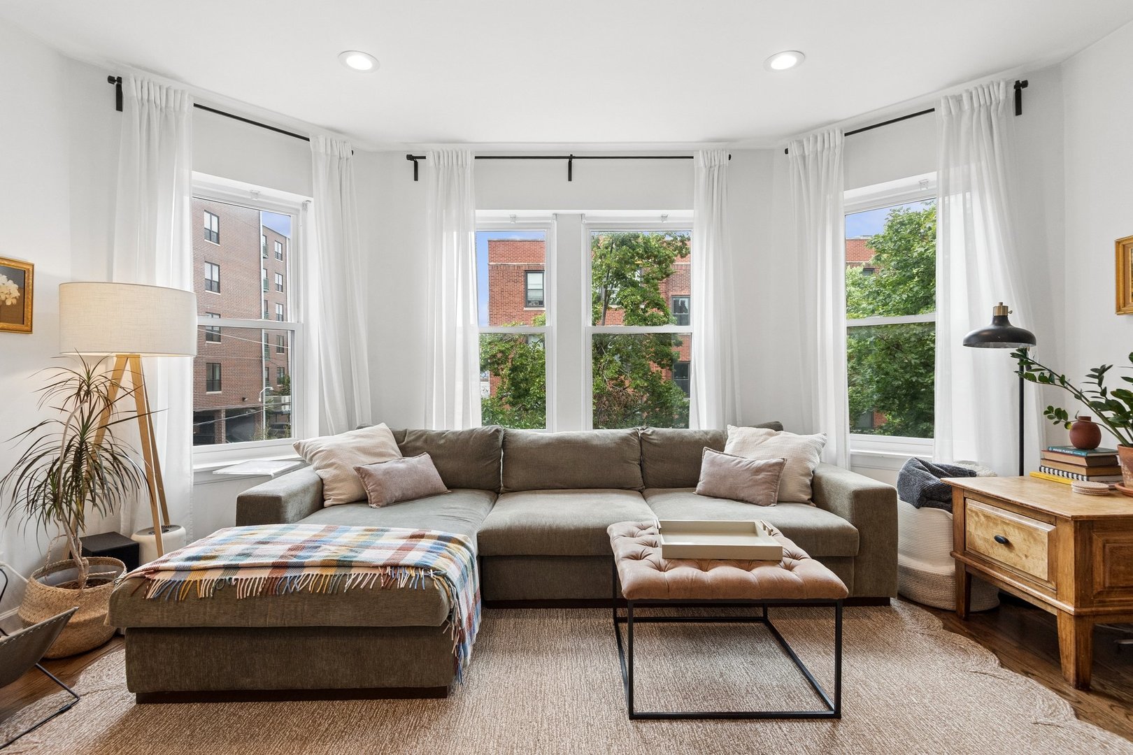 2747 N Spaulding Avenue Unit: 2