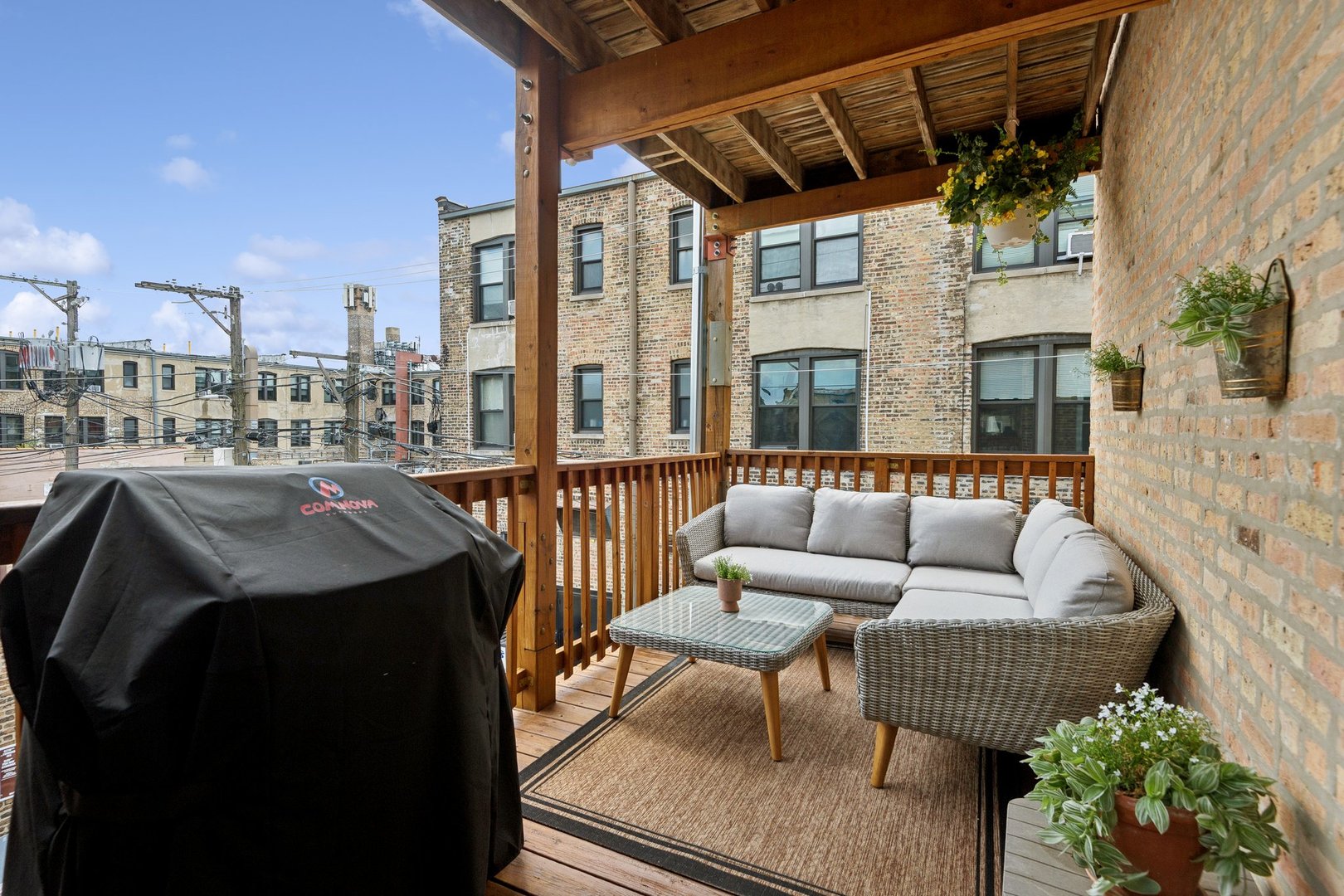 2747 N Spaulding Avenue Unit: 2