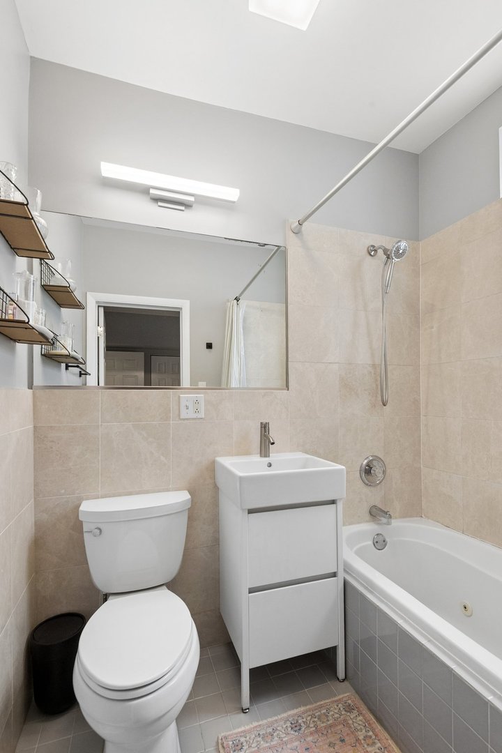 2747 N Spaulding Avenue Unit: 2