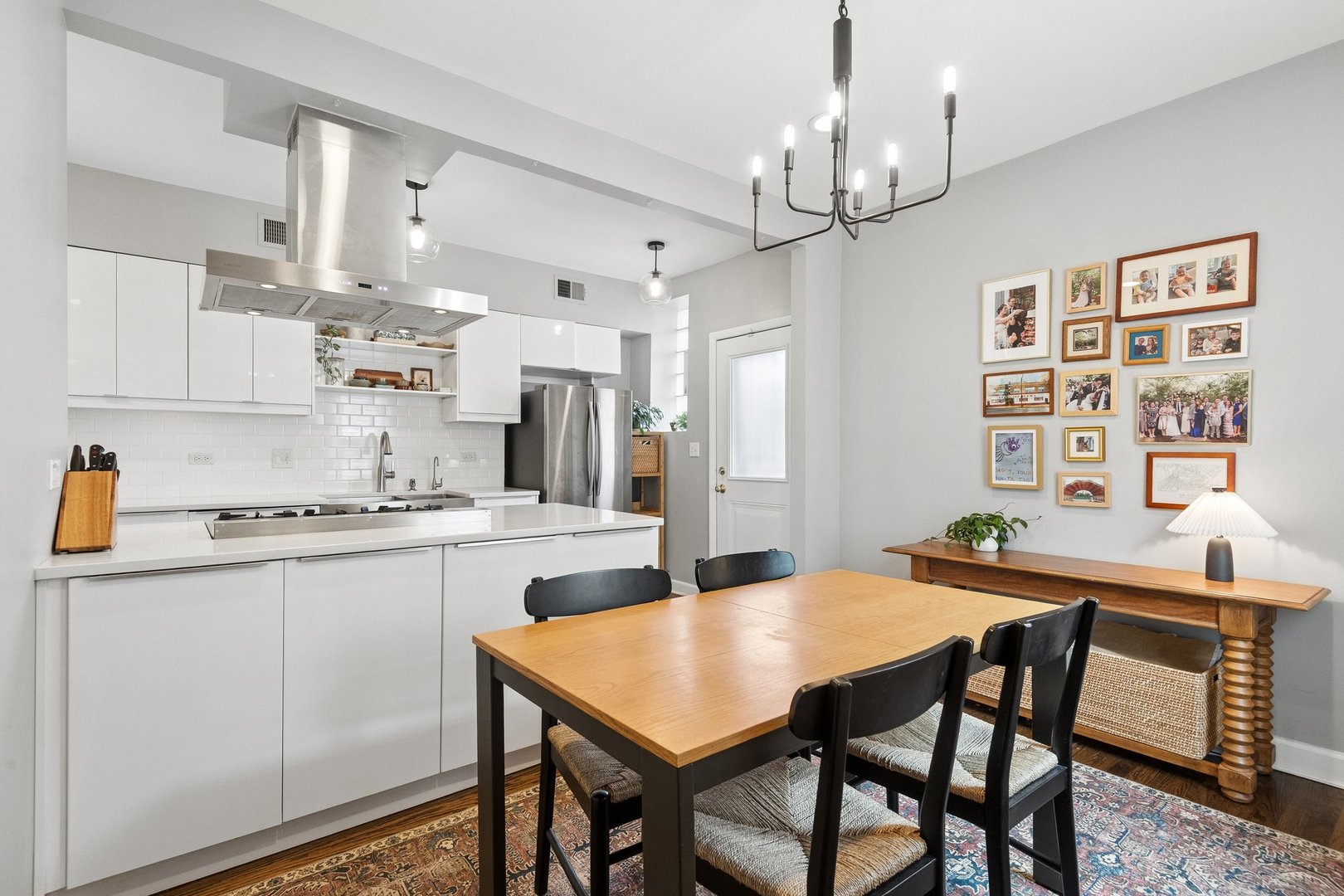 2747 N Spaulding Avenue Unit: 2