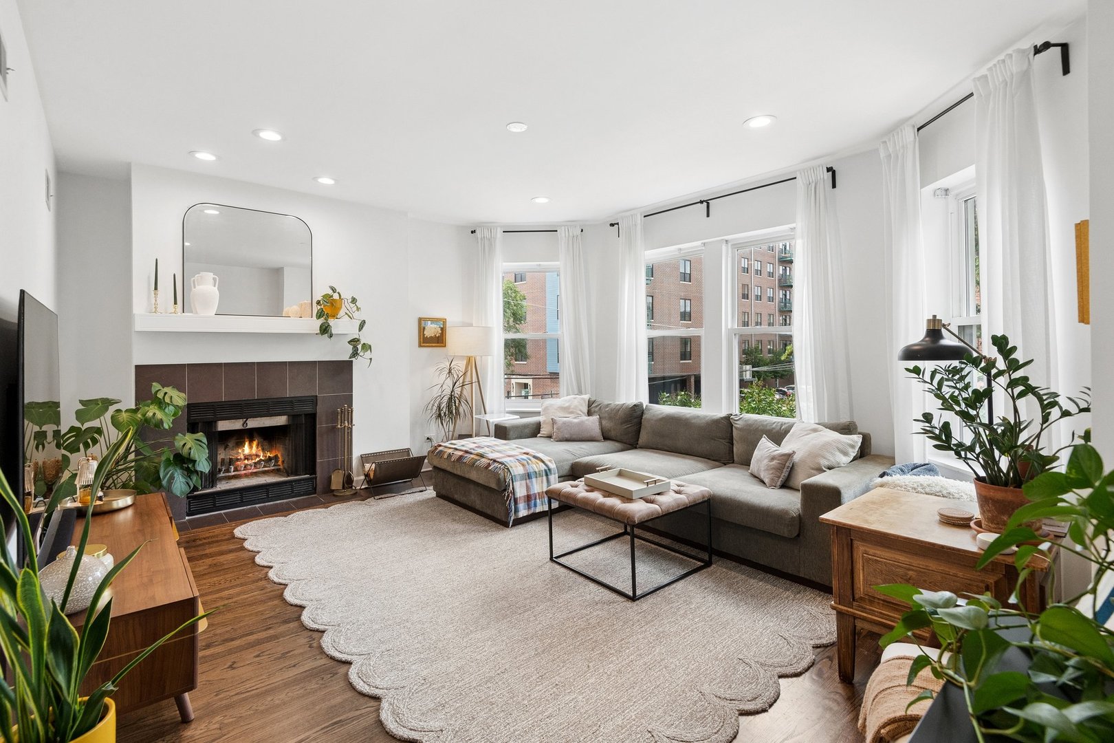 2747 N Spaulding Avenue Unit: 2