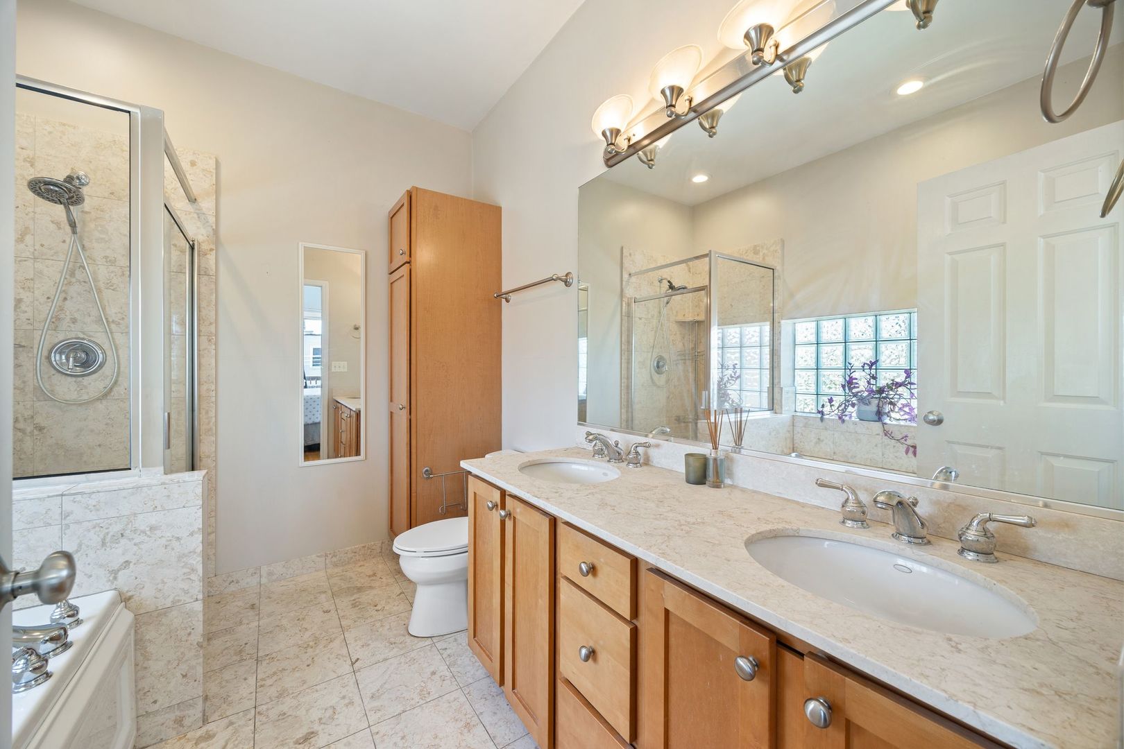 825 W Eastwood Avenue Unit: 3W