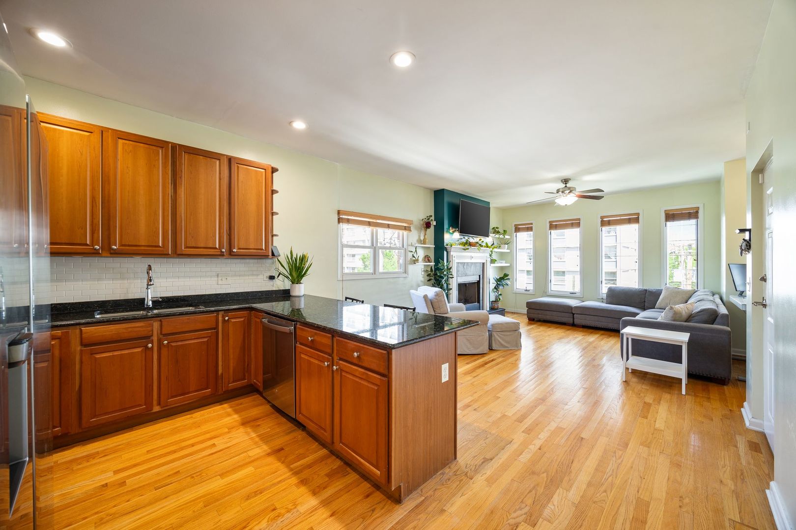 825 W Eastwood Avenue Unit: 3W