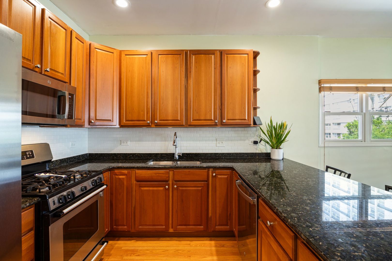 825 W Eastwood Avenue Unit: 3W