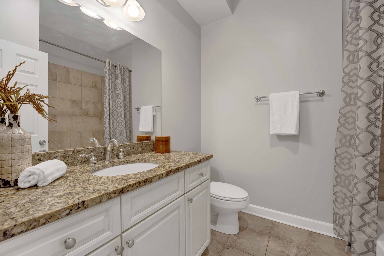 1457 W Thome Avenue Unit: 2