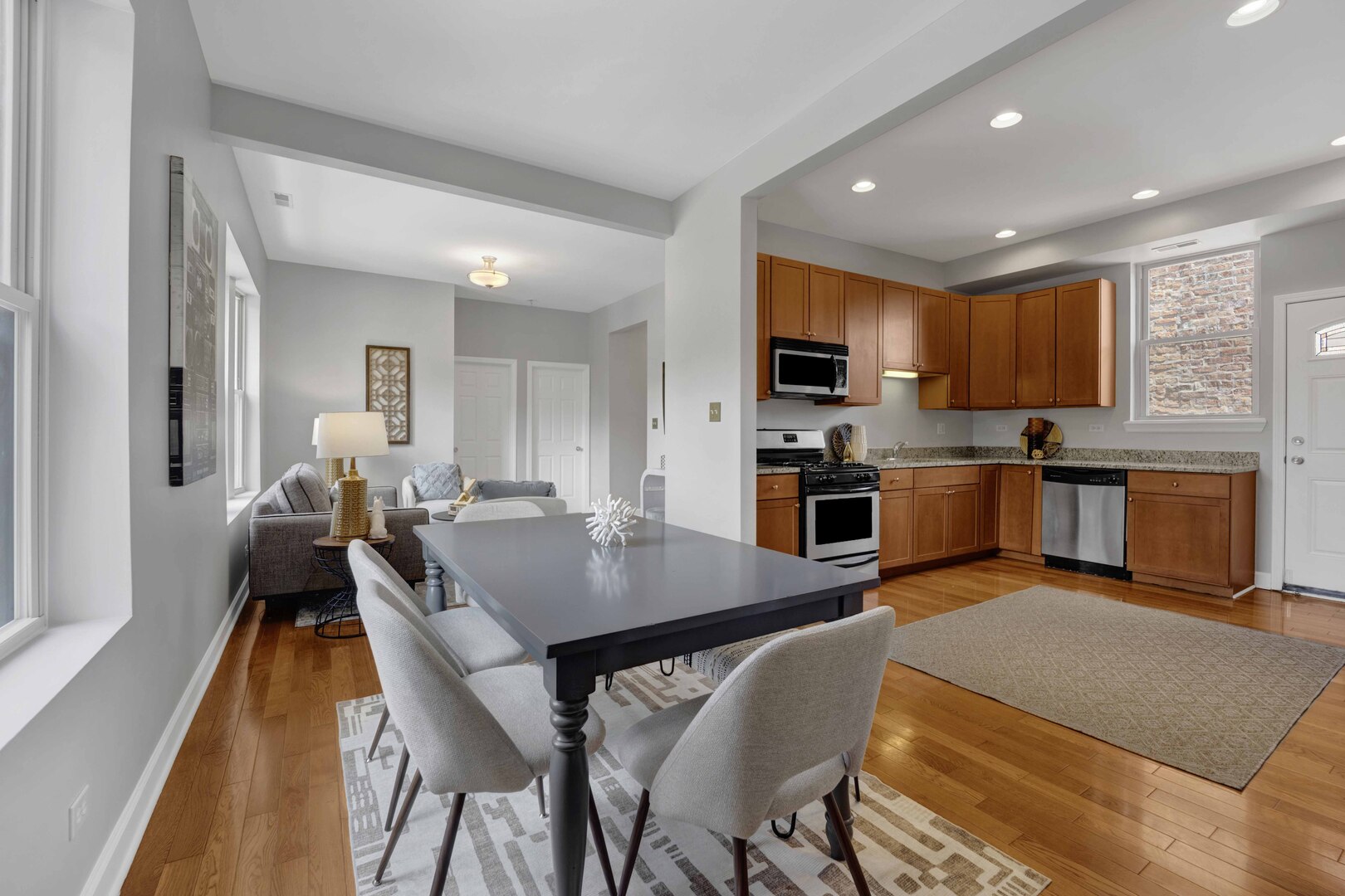 1457 W Thome Avenue Unit: 2