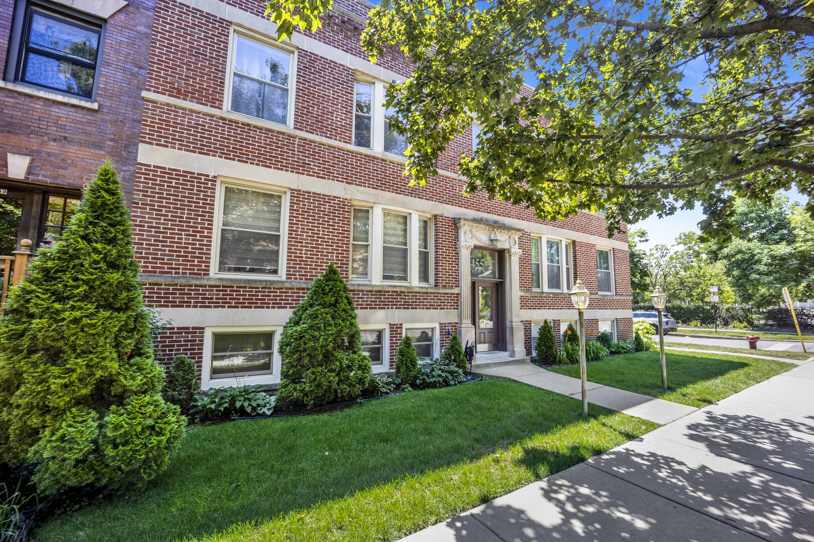 1457 W Thome Avenue Unit: 2