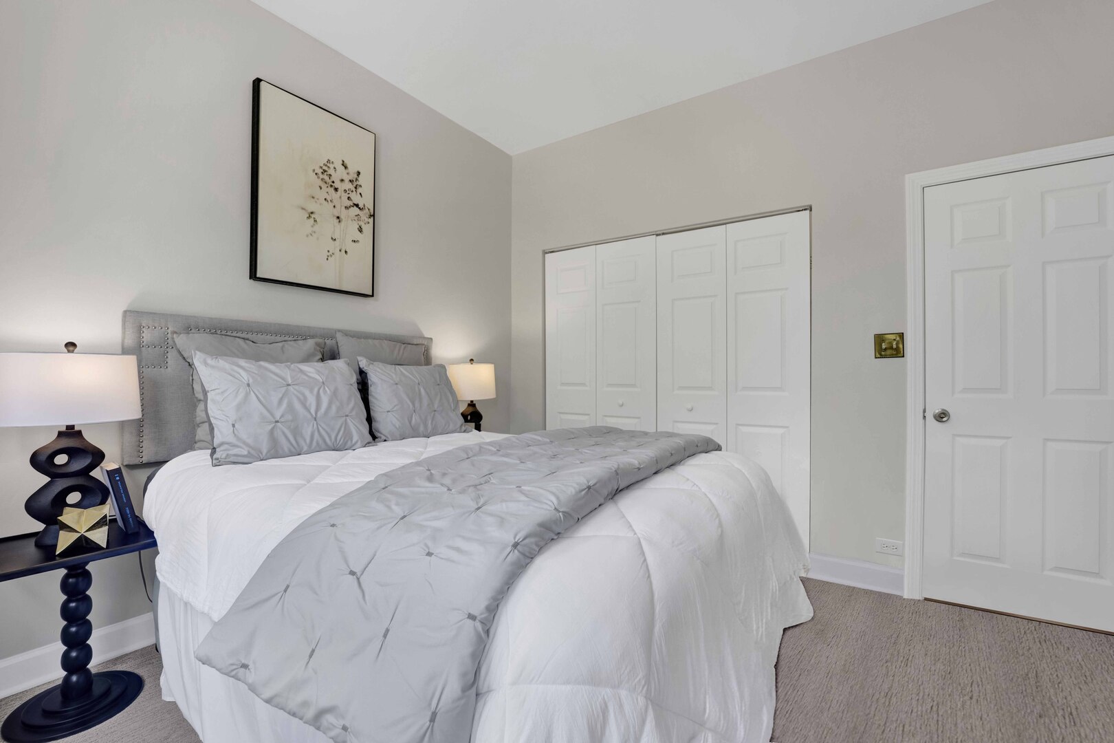 1457 W Thome Avenue Unit: 2