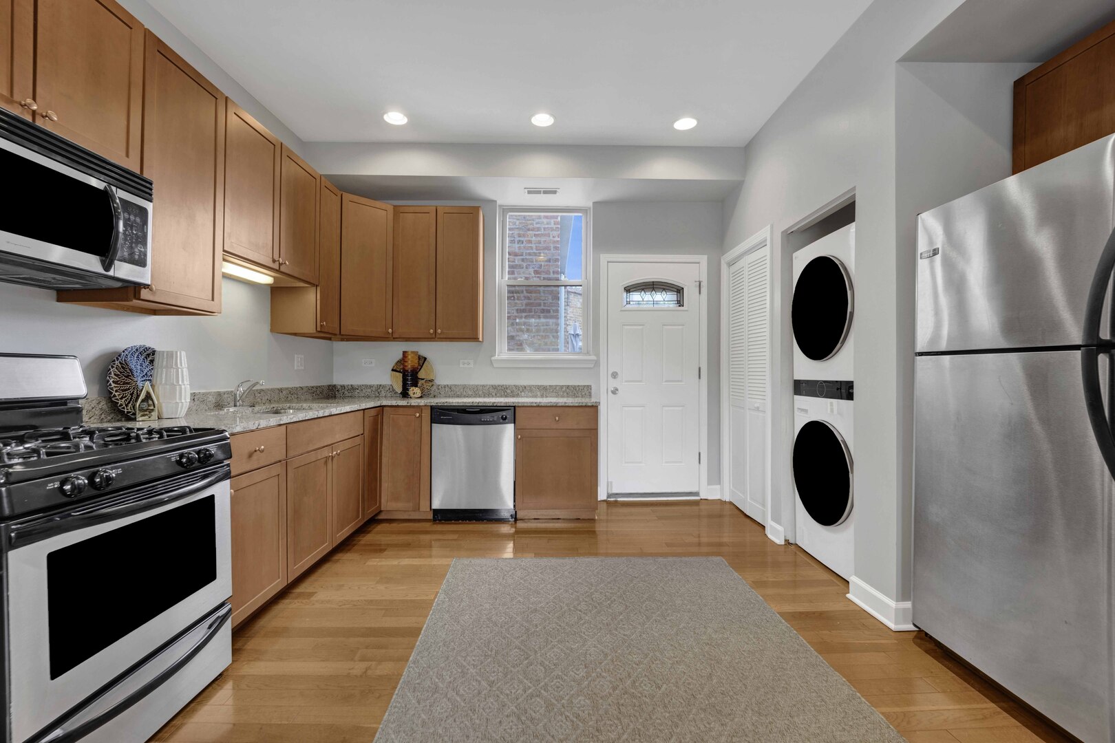 1457 W Thome Avenue Unit: 2