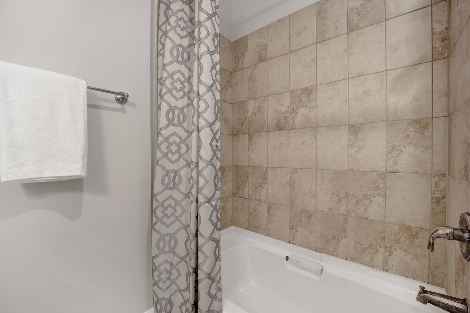 1457 W Thome Avenue Unit: 2