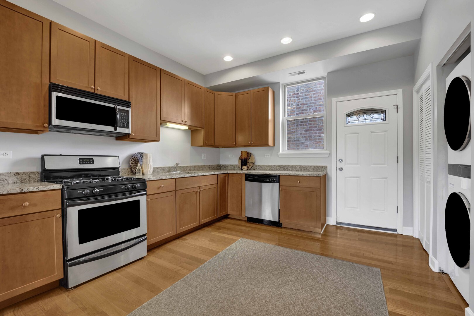 1457 W Thome Avenue Unit: 2