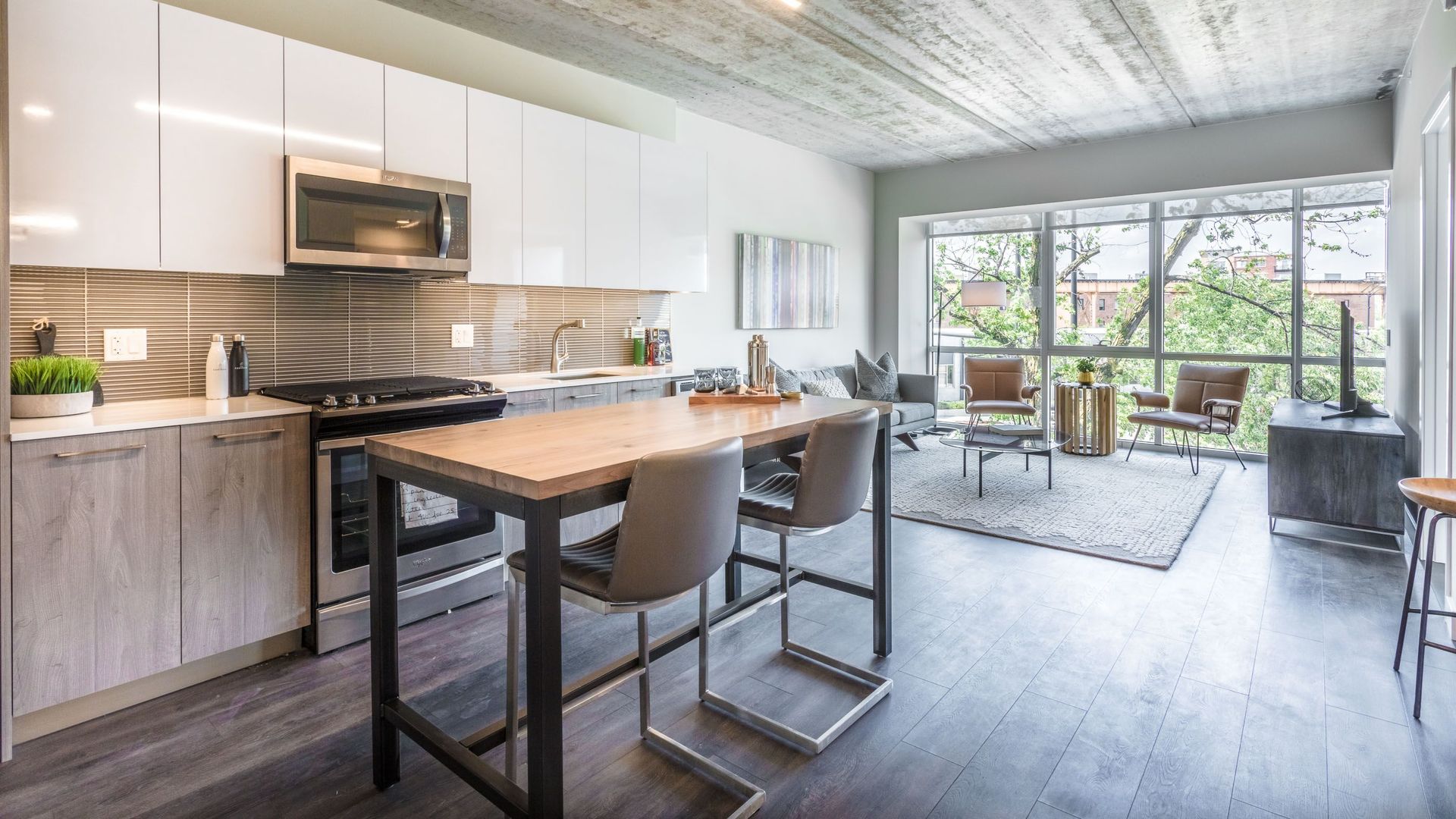 1743 N LEAVITT Street Unit: 305