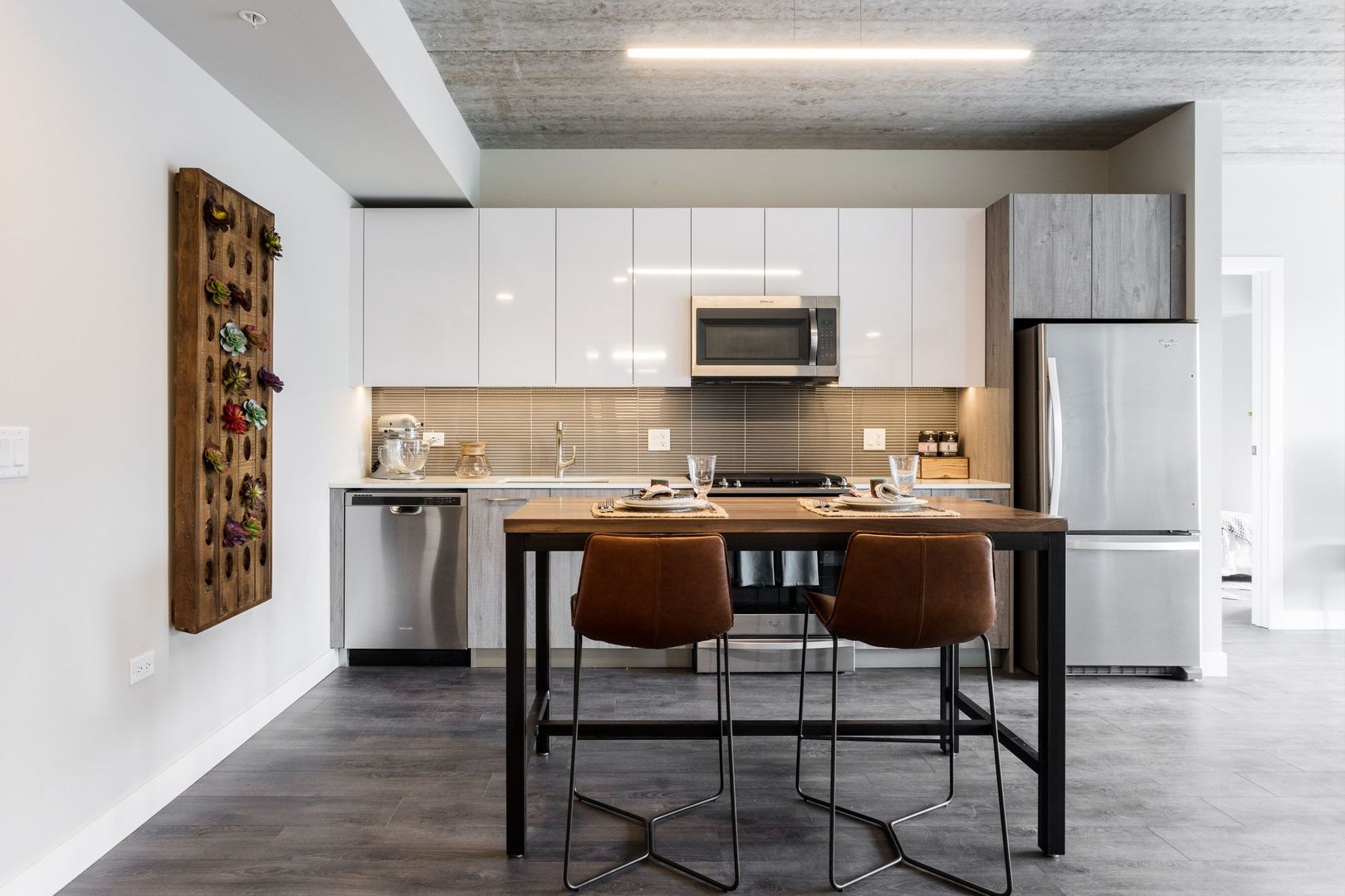1743 N LEAVITT Street Unit: 305