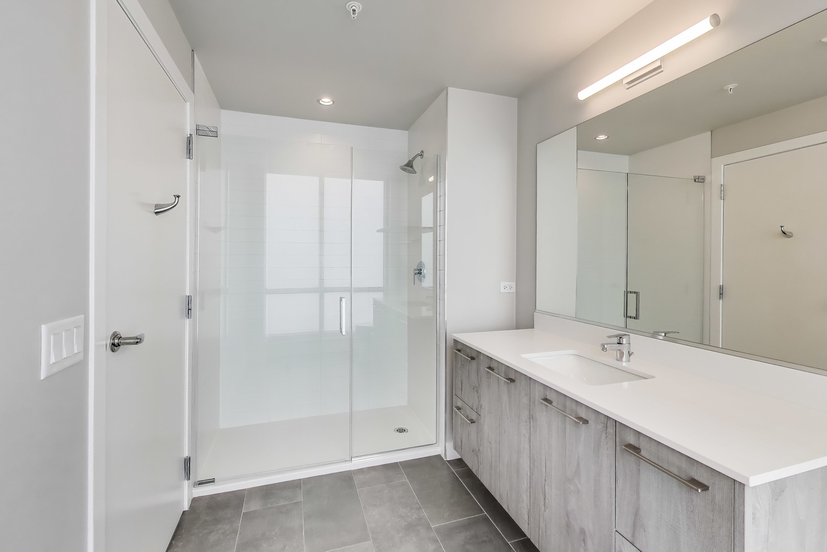 1743 N LEAVITT Street Unit: 305